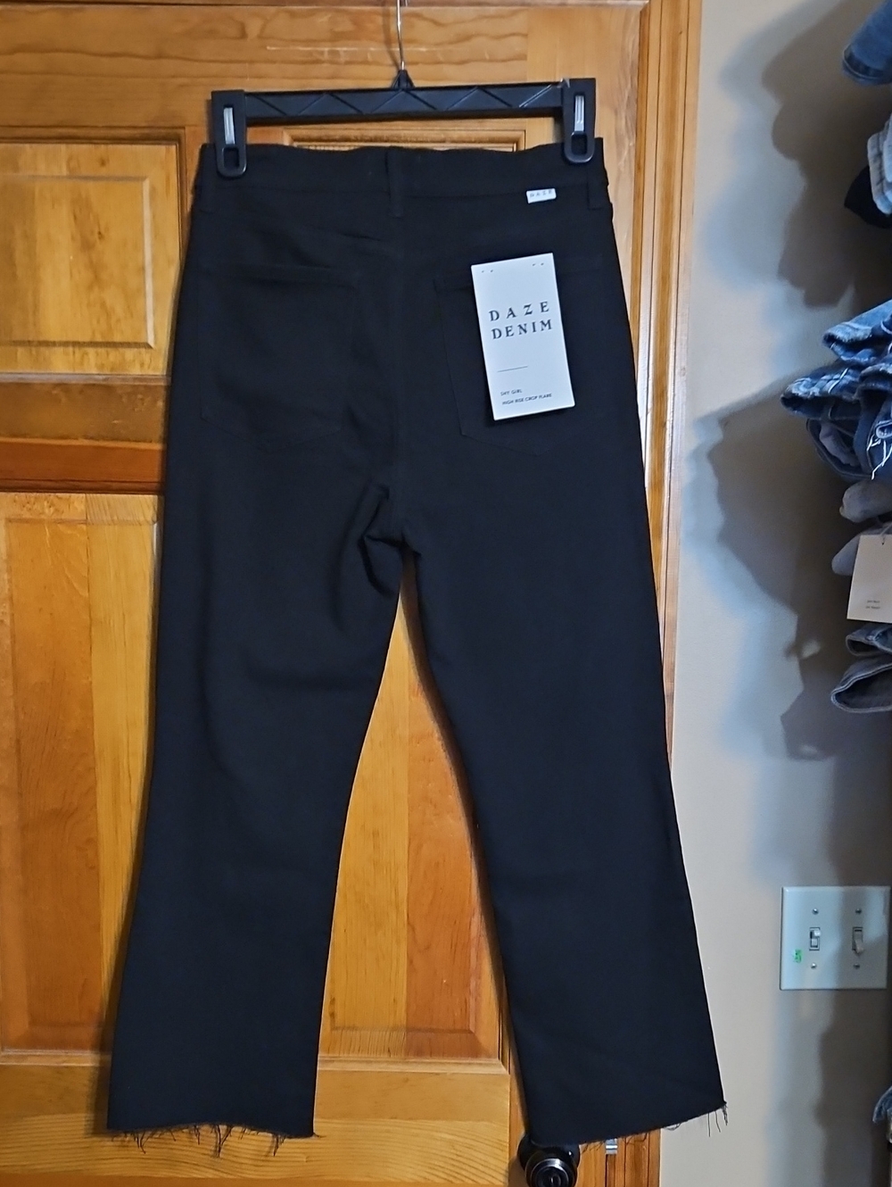 Daze Denim Shy Girl Black High-Rise Crop Flare Jeans-NWT - Picture 4 of 9